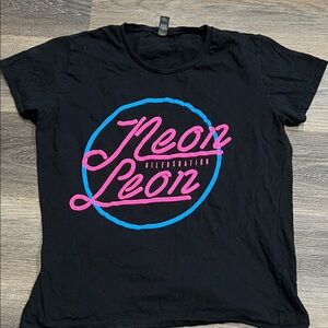 (23) NHL Oilers Neon Leon Graphic T-Shirt